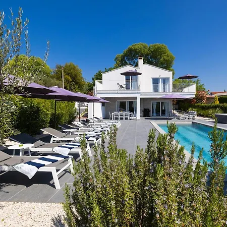Villa Casa Belladonna By Briskva