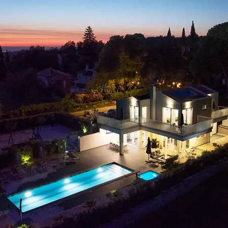 Villa Casa Belladonna By Briskva *